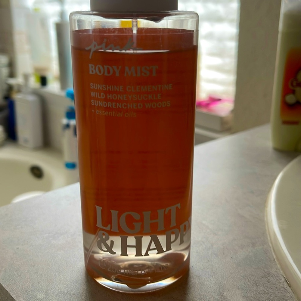 Light and happy body mist